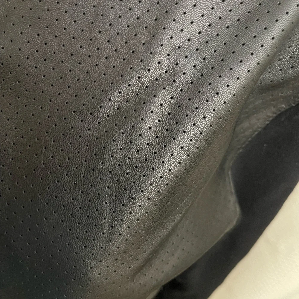 SOLD/NOT AVAILABLE 🔴 Elie Tahari leather and ? pullover. Size M/L - Picture 2 of 5